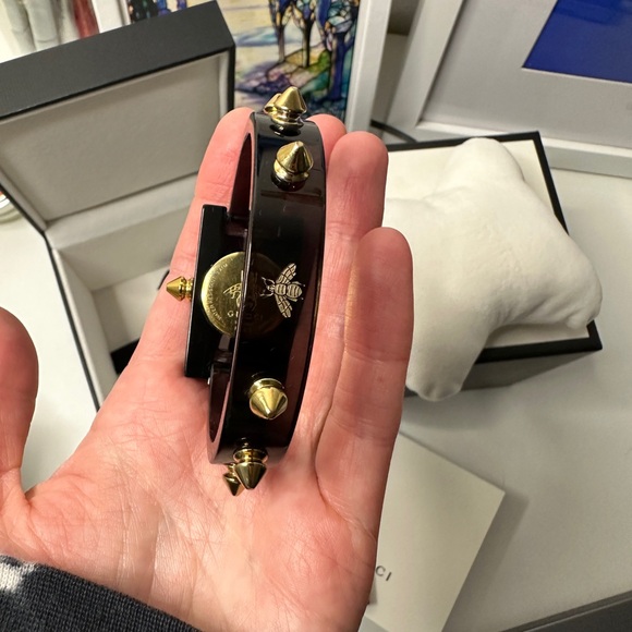 Gucci Black and Gold Watch - Picture 7 of 15